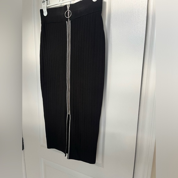H&M ribbed pencil skirt with slit, functional front zipper, elastic waistband - Picture 5 of 10